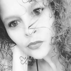 Meet your Posher, Liz